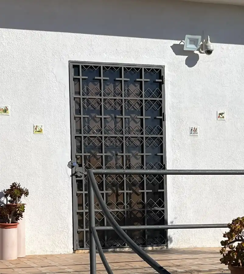 rotación mendigo bandeja Puertas de Hierro en Sevilla - Fabricación a Medida y Precios