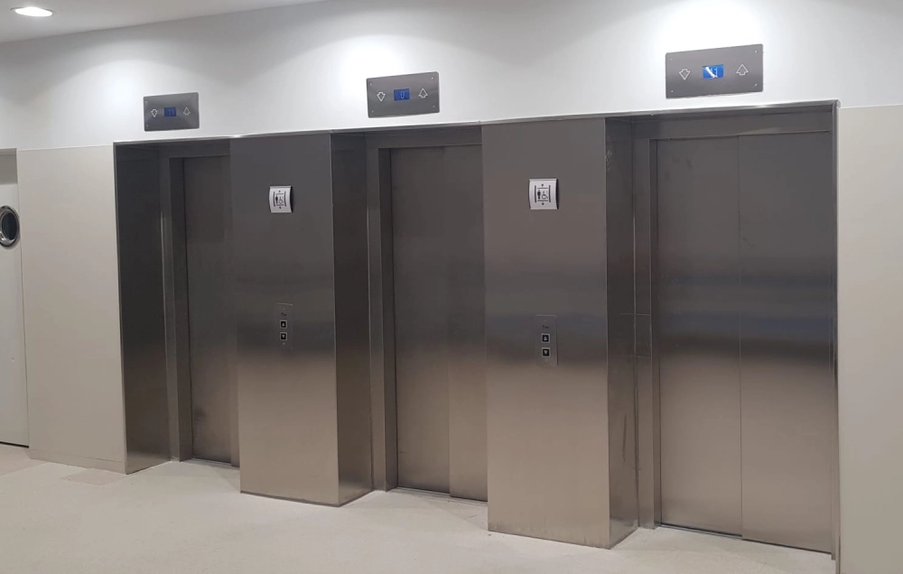 puertas de ascensores acero inoxidable en sevilla